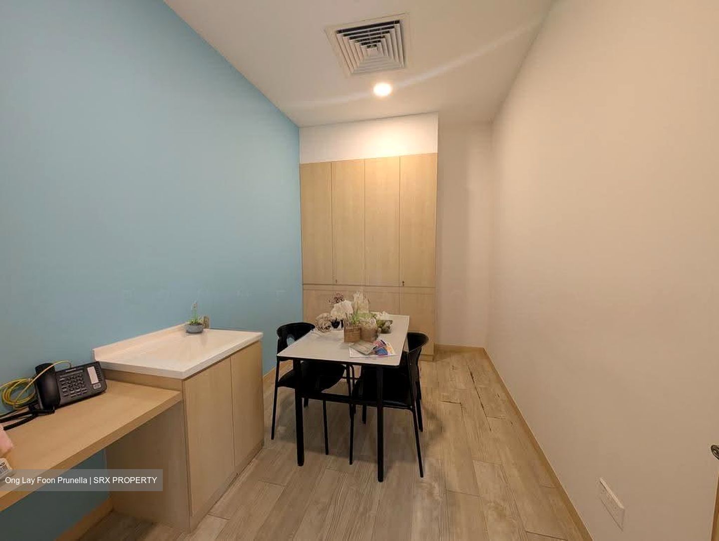 R66 Apartments (D8), Retail #631424431